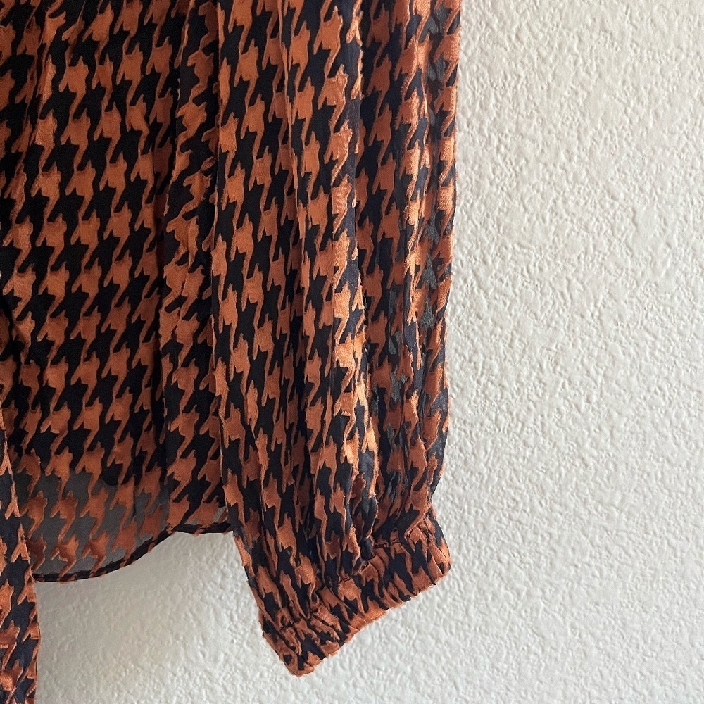 ALICE & OLIVIA | Lolita Houndstooth Devoré Semi-Sheer Chiffon Blouse | Size S - Picture 7 of 12